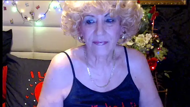 Snapshot of HappyWomanOn chatting on February 1, 2026, 10:02 am HappyWomanOn online show from February 1, 2026, 10:02 am
