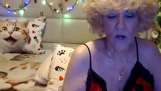 Snapshot of HappyWomanOn chatting on March 29, 2026, 10:17 am HappyWomanOn online show from March 29, 2026, 10:17 am