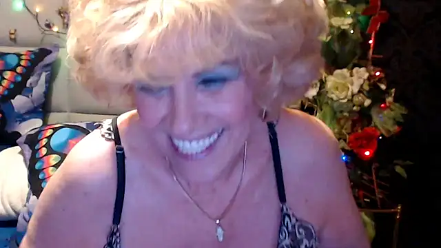 Snapshot of HappyWomanOn chatting on May 7, 2026, 7:28 pm HappyWomanOn online show from May 7, 2026, 7:28 pm