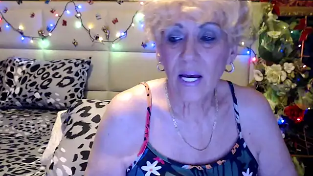 Snapshot of HappyWomanOn chatting on November 11, 2025, 7:08 pm HappyWomanOn online show from November 11, 2025, 7:08 pm