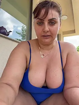 Snapshot of AnneKane chatting on May 8, 2026, 9:57 am AnneKane online show from May 8, 2026, 9:57 am