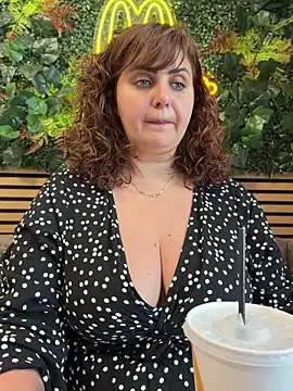 Snapshot of AnneKane chatting on May 14, 2026, 9:50 am AnneKane online show from May 14, 2026, 9:50 am