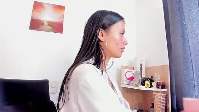 Snapshot of nia__white chatting on November 3, 2025, 5:05 pm nia white online show from November 3, 2025, 5:05 pm