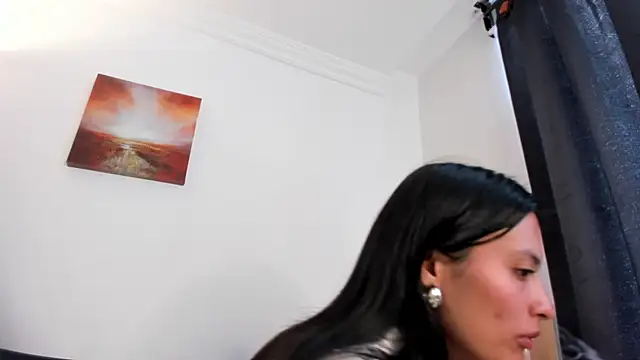 Snapshot of nia__white chatting on December 4, 2025, 7:13 pm nia white online show from December 4, 2025, 7:13 pm