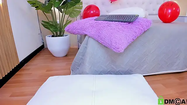 Mackenzie 17 online show from February 20, 2026, 8:27 am