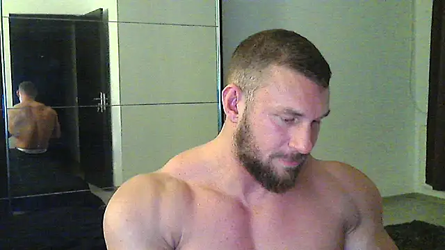 muscularkevin online show from November 8, 2025, 2:42 pm