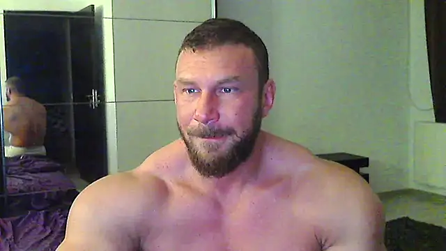 Snapshot of muscularkevin chatting on April 17, 2026, 3:31 am muscularkevin online show from April 17, 2026, 3:31 am
