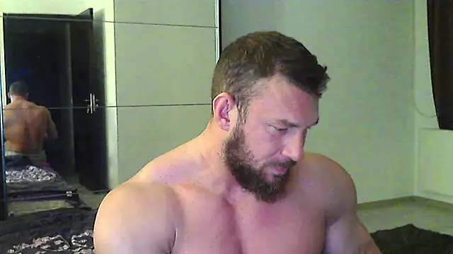 Snapshot of muscularkevin chatting on April 4, 2026, 3:35 am muscularkevin online show from April 4, 2026, 3:35 am