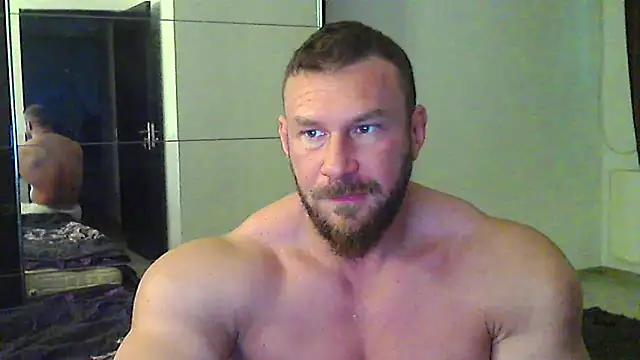 Snapshot of muscularkevin chatting on April 15, 2026, 4:18 am muscularkevin online show from April 15, 2026, 4:18 am
