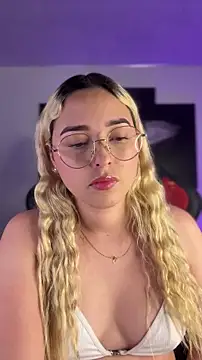 Snapshot of Irisweet_ chatting on October 24, 2025, 10:09 pm Irisweet online show from October 24, 2025, 10:09 pm