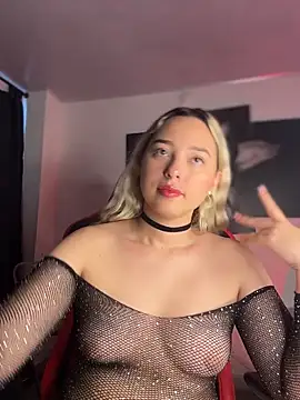 Irisweet  online show from February 1, 2026, 3:43 pm