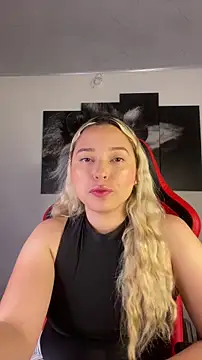 Snapshot of Irisweet_ chatting on December 14, 2025, 3:28 pm Irisweet online show from December 14, 2025, 3:28 pm