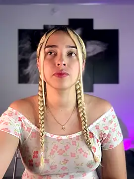 Snapshot of Irisweet_ chatting on September 14, 2025, 2:28 pm Irisweet online show from September 14, 2025, 2:28 pm