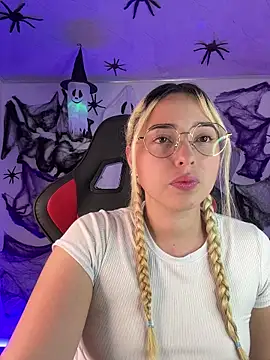 Snapshot of Irisweet_ chatting on October 27, 2025, 11:38 pm Irisweet online show from October 27, 2025, 11:38 pm