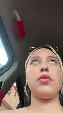 Snapshot of Irisweet_ chatting on December 17, 2025, 7:08 pm Irisweet online show from December 17, 2025, 7:08 pm