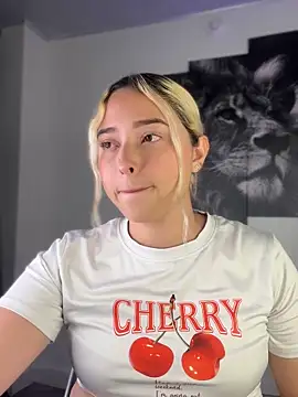 Snapshot of Irisweet_ chatting on September 20, 2025, 9:53 pm Irisweet online show from September 20, 2025, 9:53 pm