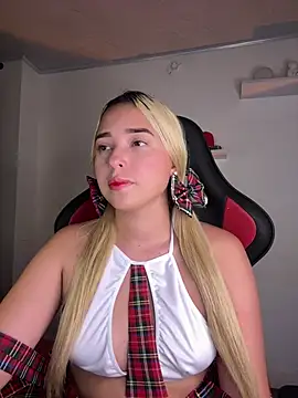 Snapshot of Irisweet_ chatting on March 21, 2025, 9:45 pm Irisweet online show from March 21, 2025, 9:45 pm