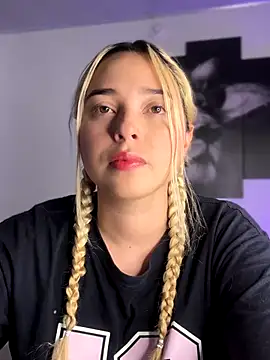 Snapshot of Irisweet_ chatting on September 15, 2025, 10:10 pm Irisweet online show from September 15, 2025, 10:10 pm