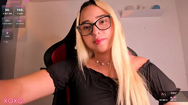 Snapshot of Irisweet_ chatting on March 18, 2025, 11:42 pm Irisweet online show from March 18, 2025, 11:42 pm