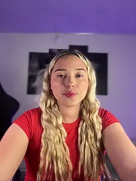 Snapshot of Irisweet_ chatting on November 29, 2025, 4:23 am Irisweet online show from November 29, 2025, 4:23 am