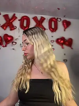 Irisweet  online show from February 21, 2026, 12:34 am