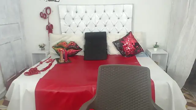 Snapshot of Sweetbigcatt chatting on February 13, 2026, 4:12 am Sweetbigcatt online show from February 13, 2026, 4:12 am