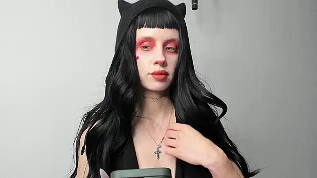 Snapshot of FlowerOfSin2001 chatting on March 12, 2025, 6:43 pm FlowerOfSin2001 online show from March 12, 2025, 6:43 pm