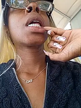 Snapshot of Jasmine_FullsShine chatting on April 11, 2026, 10:02 pm Jasmine FullsShine online show from April 11, 2026, 10:02 pm