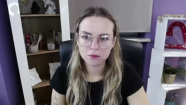 Zoey Erotic online show from October 21, 2025, 4:34 am