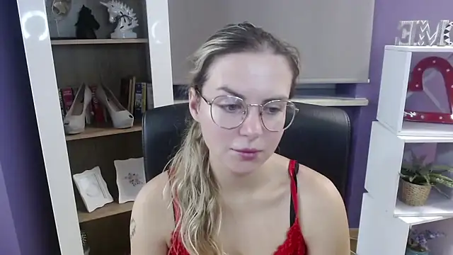 Zoey Erotic online show from September 17, 2025, 4:25 am