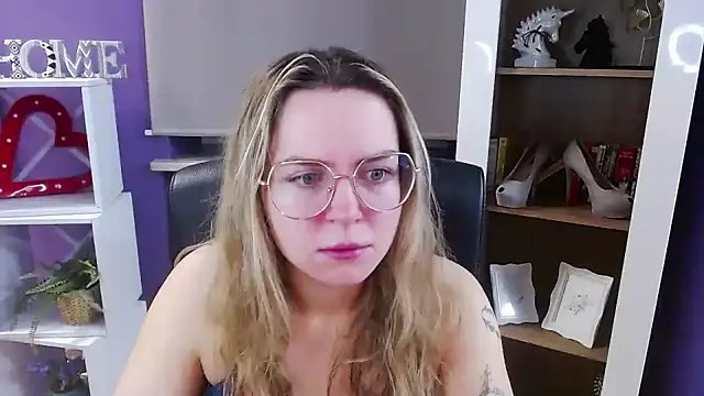 Snapshot of Zoey_Erotic chatting on January 14, 2026, 5:44 am Zoey Erotic online show from January 14, 2026, 5:44 am