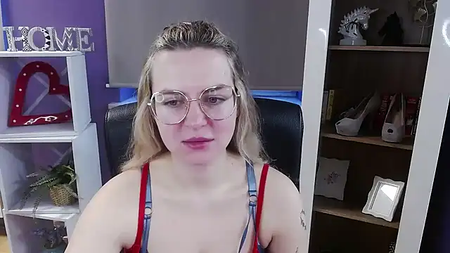 Zoey Erotic online show from March 18, 2026, 5:32 am