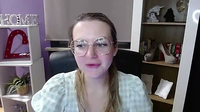 Zoey Erotic online show from November 28, 2025, 5:29 am