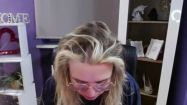 Snapshot of Zoey_Erotic chatting on February 19, 2026, 5:48 am Zoey Erotic online show from February 19, 2026, 5:48 am