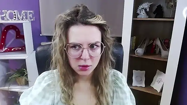 Snapshot of Zoey_Erotic chatting on January 6, 2026, 5:33 am Zoey Erotic online show from January 6, 2026, 5:33 am