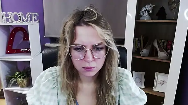 Zoey Erotic online show from December 2, 2025, 5:31 am