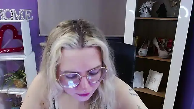 Snapshot of Zoey_Erotic chatting on February 24, 2026, 5:41 am Zoey Erotic online show from February 24, 2026, 5:41 am