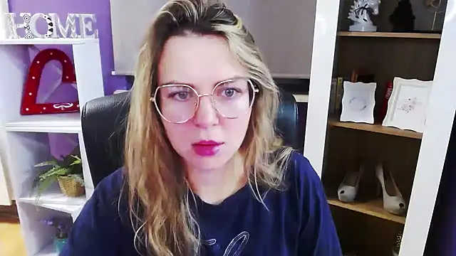 Snapshot of Zoey_Erotic chatting on December 18, 2025, 5:34 am Zoey Erotic online show from December 18, 2025, 5:34 am