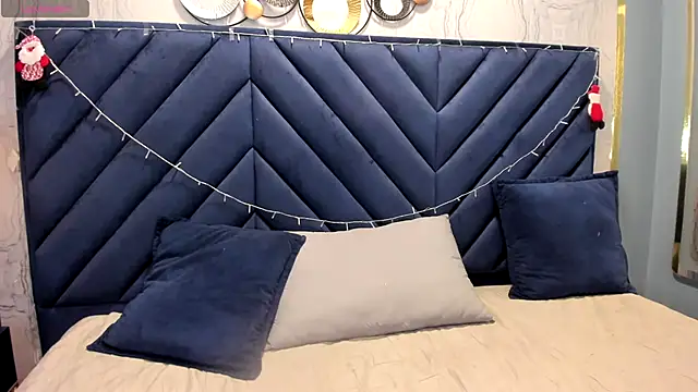 Snapshot of Sariitaa_ chatting on December 17, 2025, 2:44 pm Sariitaa online show from December 17, 2025, 2:44 pm