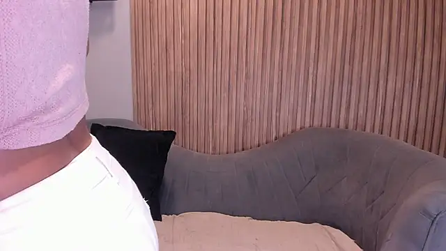 Snapshot of Sariitaa_ chatting on December 18, 2025, 2:10 pm Sariitaa online show from December 18, 2025, 2:10 pm