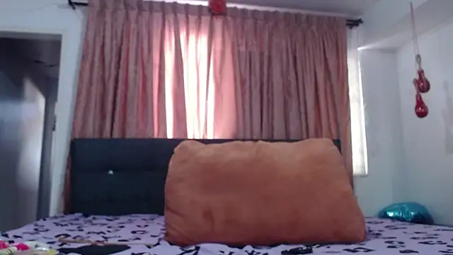 Snapshot of linapalacios chatting on July 11, 2026, 2:39 pm linapalacios online show from July 11, 2026, 2:39 pm