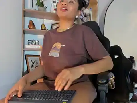 sophia18- online show from January 12, 2025, 12:01 pm