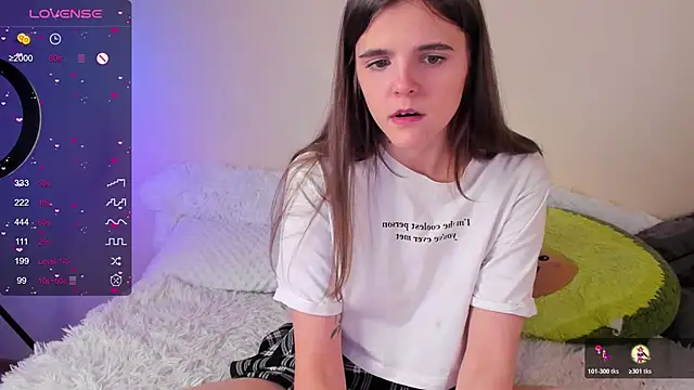 Snapshot of Ema_X_Love chatting on December 4, 2025, 8:08 pm Ema X Love online show from December 4, 2025, 8:08 pm