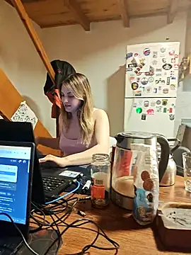 Elnonoykeila77 online show from September 9, 2025, 11:47 pm