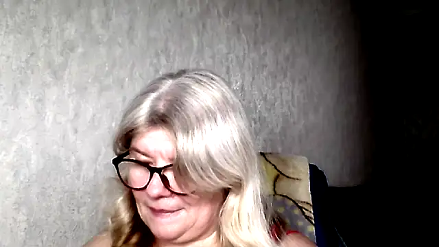 Snapshot of Diana_49 chatting on February 23, 2026, 9:21 am Diana 49 online show from February 23, 2026, 9:21 am