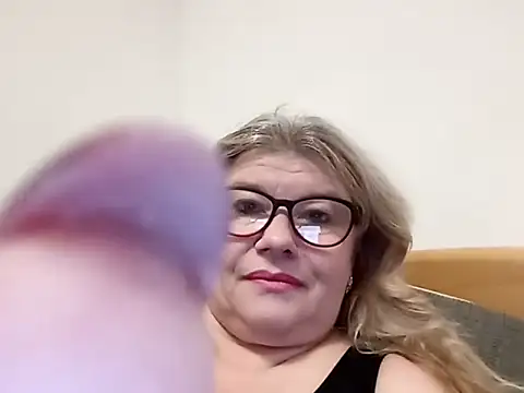 Snapshot of Diana_49 chatting on April 5, 2026, 11:17 am Diana 49 online show from April 5, 2026, 11:17 am