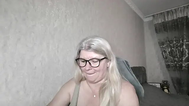 Snapshot of Diana_49 chatting on May 6, 2026, 9:02 am Diana 49 online show from May 6, 2026, 9:02 am
