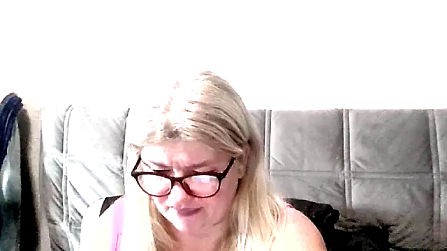 Snapshot of Diana_49 chatting on February 21, 2026, 8:44 pm Diana 49 online show from February 21, 2026, 8:44 pm