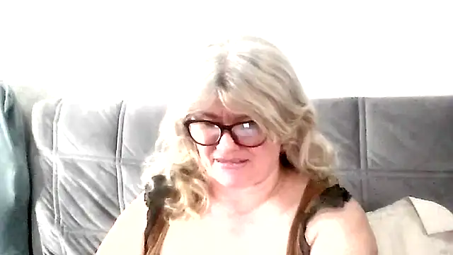 Snapshot of Diana_49 chatting on March 30, 2026, 1:45 pm Diana 49 online show from March 30, 2026, 1:45 pm