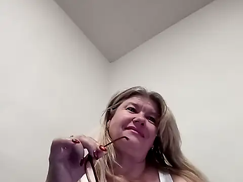 Snapshot of Diana_49 chatting on April 11, 2026, 7:05 am Diana 49 online show from April 11, 2026, 7:05 am